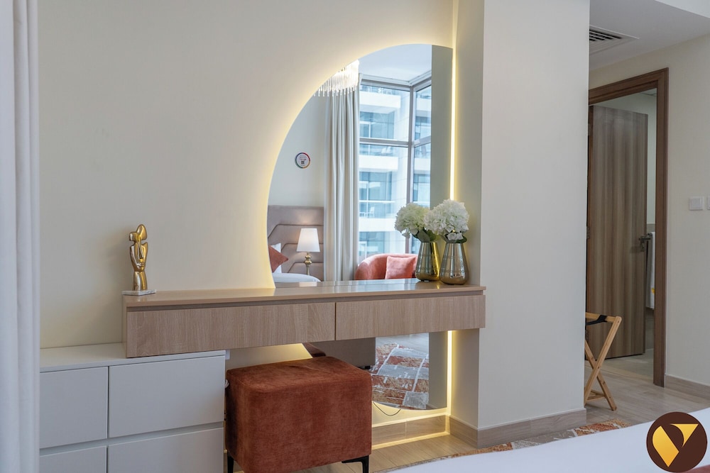 Elegant 2BR Canal View Near Dubai Mall