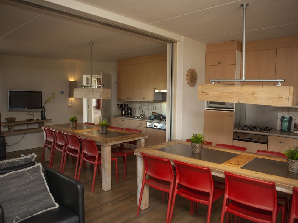 Combined Bungalow with Decorative Fireplace near Veluwe view 2