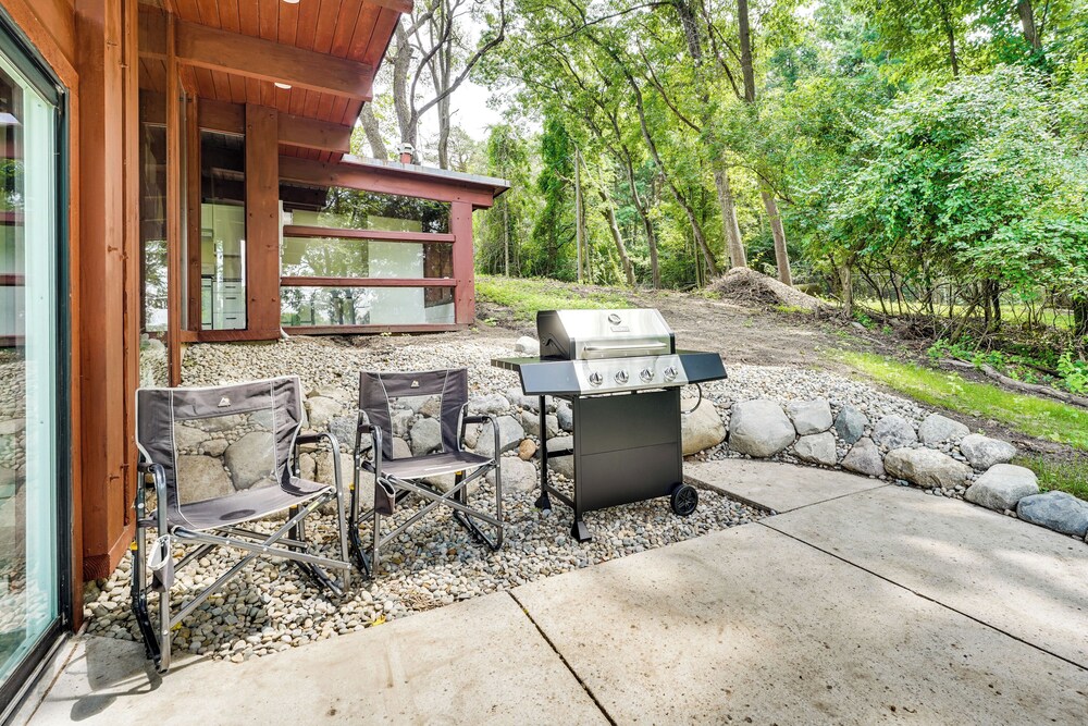 Fire Pits & Grill: Lakefront Jackson Home