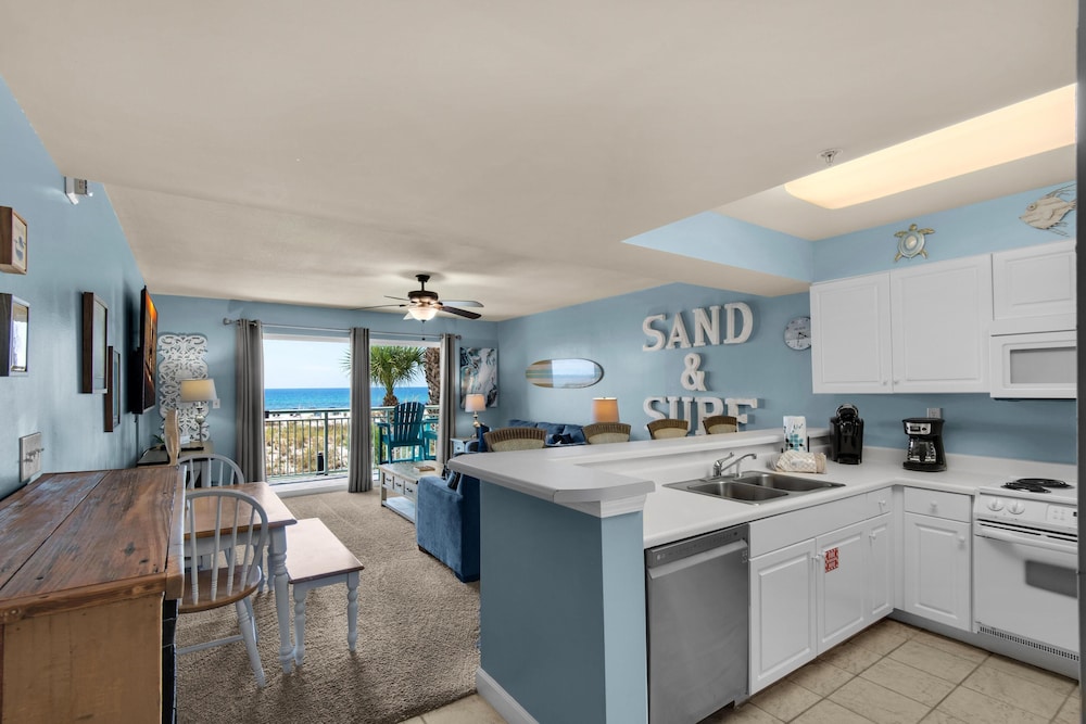 Pelican Isle 107