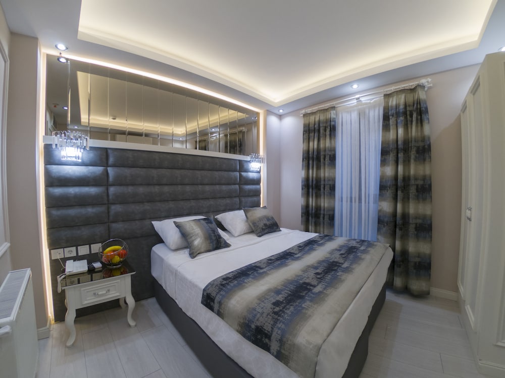 Crowned Otel - Image 22