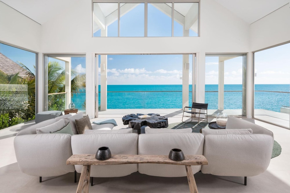 La Mer Villa West Luxury Oceanfront on Sapodilla Bay