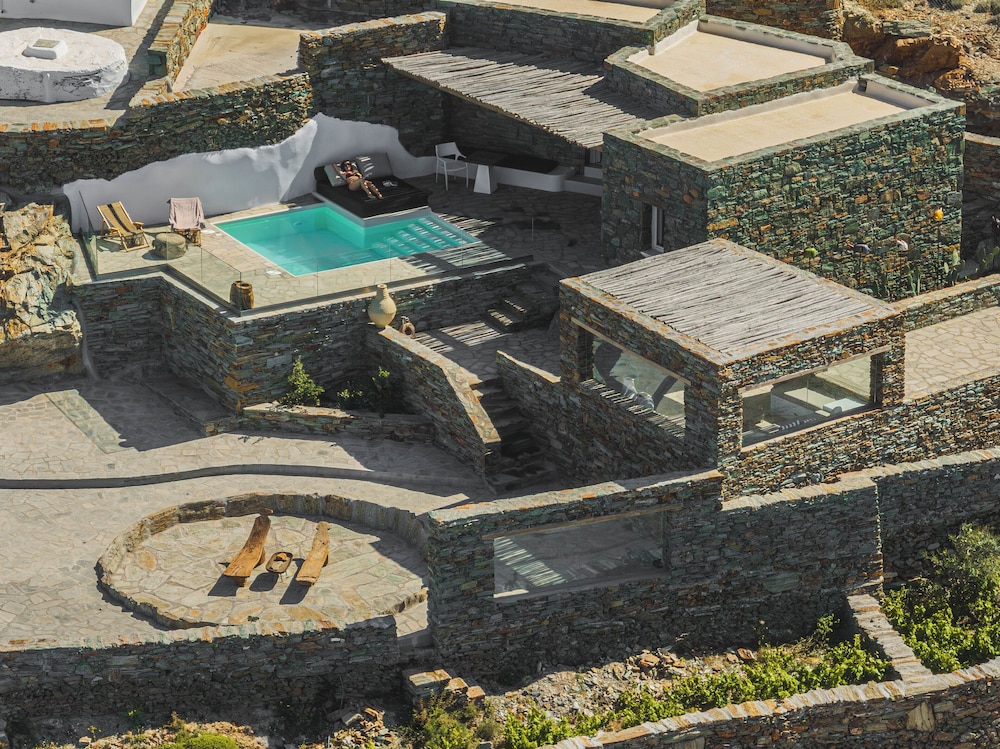Makarias Traditional Luxury Villas