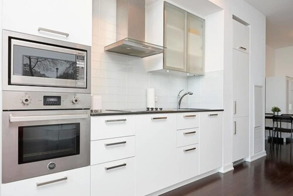 Lavish Suites - Luxury One Bedroom Condo