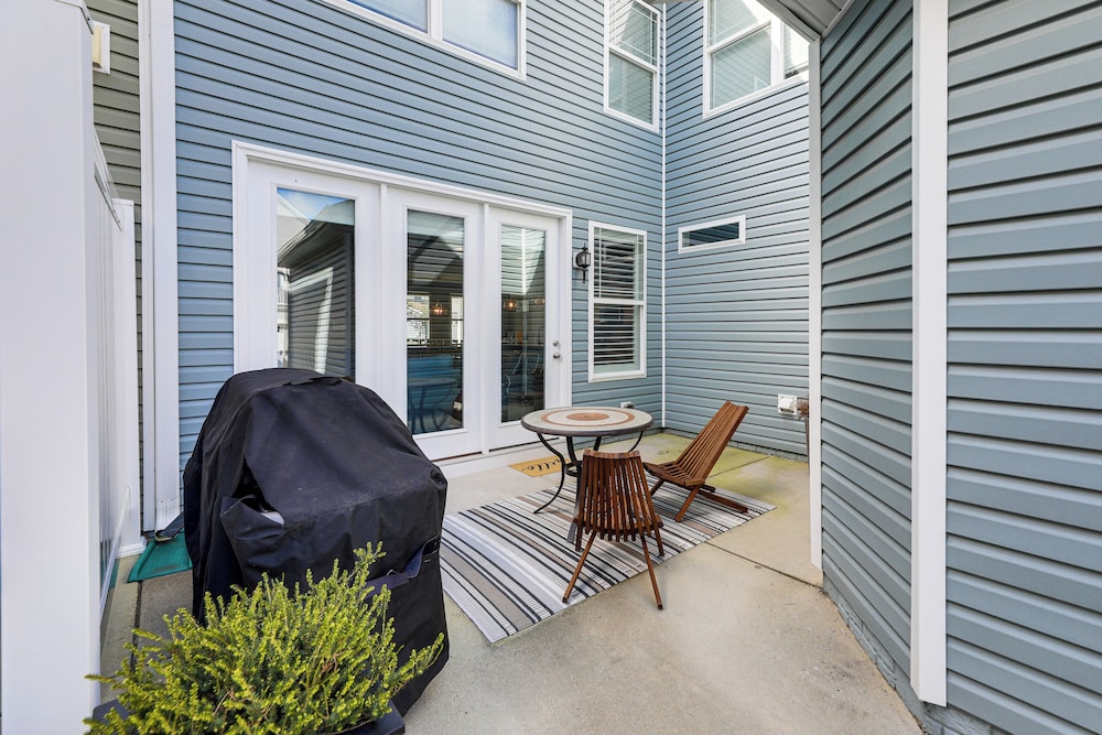 Spacious Townhome 2 Mi to Bethany Beach Boardwalk