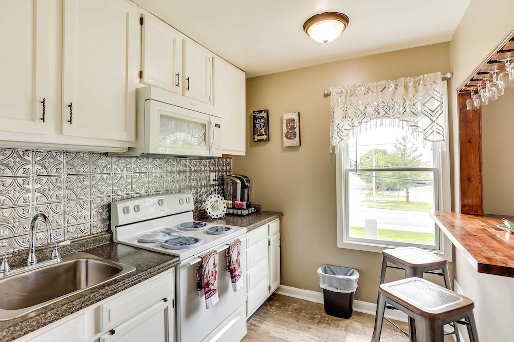 Louisville Apartment - Walk to Restaurants!