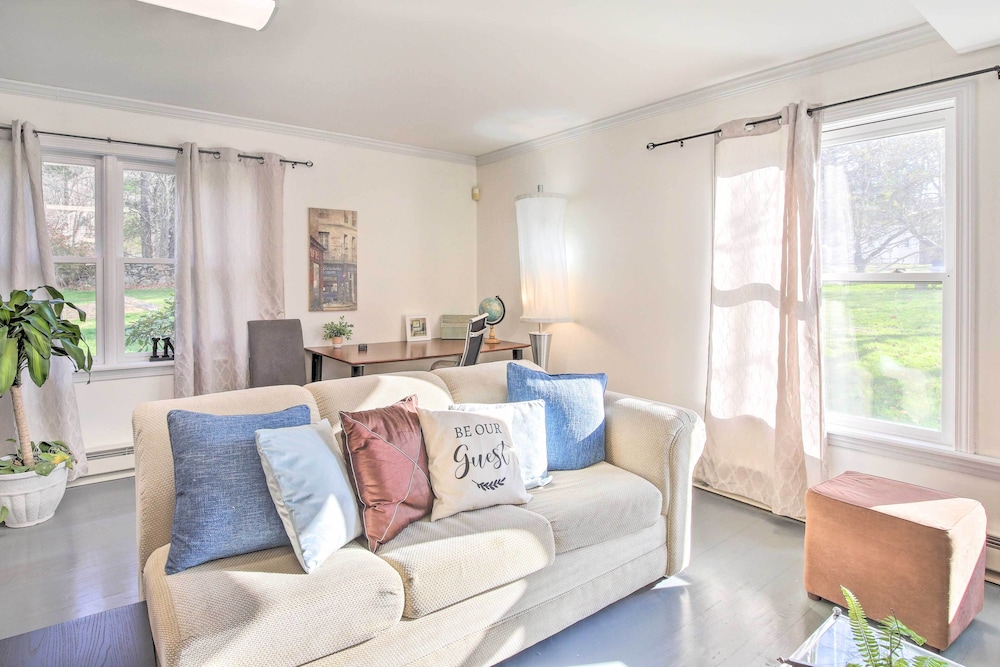 Easton Vacations - Elegant Connecticut Home: Fireplaces, Pet Friendly - Property Image 19