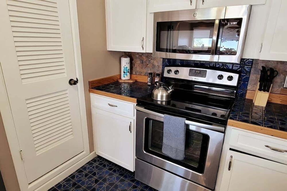 Madre Azul Bay House 3 Bedroom Home
