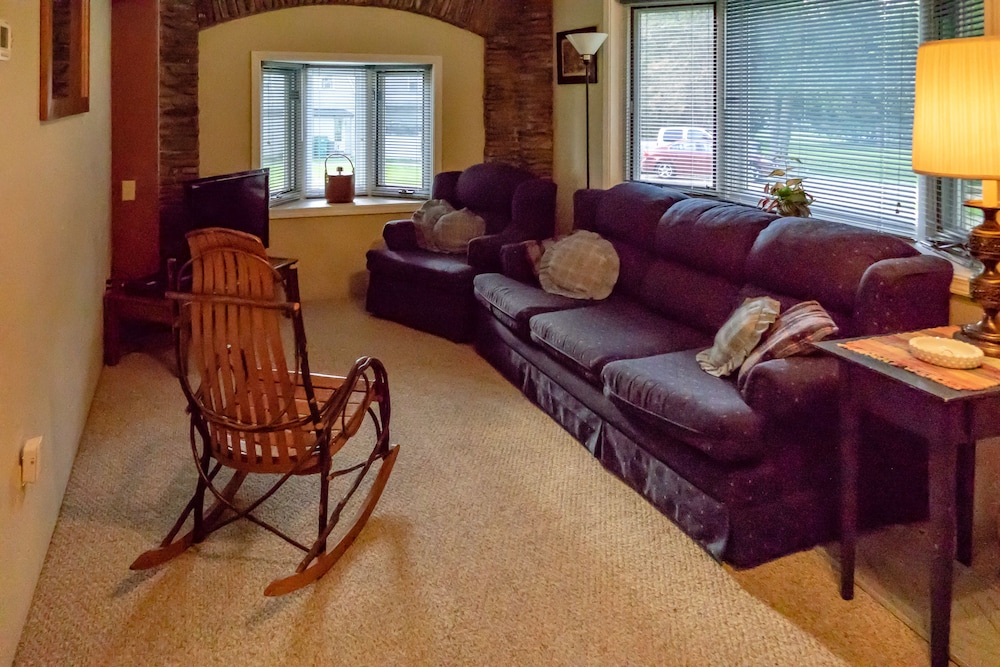 Maple Springs Lake Side Inn