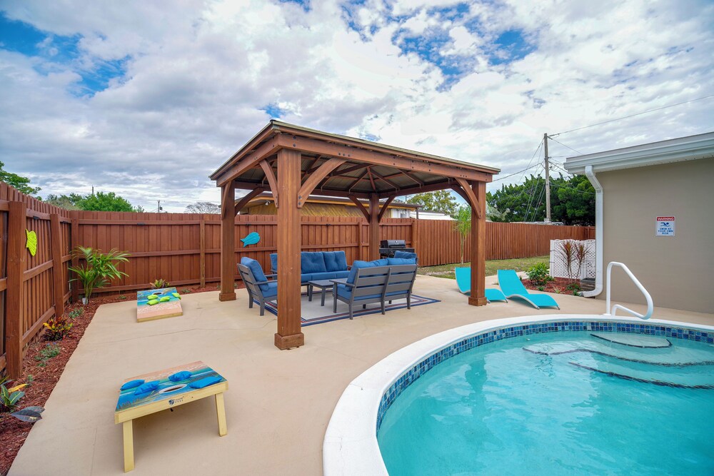 5 Mi to Beaches: Melbourne Duplex w/ Pool!