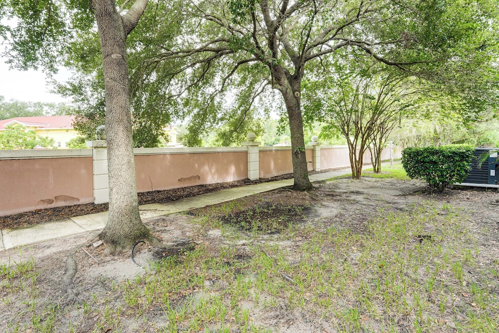 Resort Amenities, Screened Lanai: Kissimmee Escape