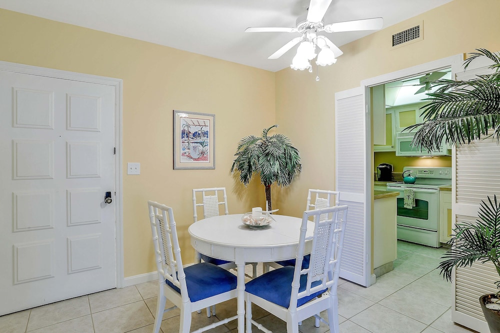 Bungalow-style Beachfront Condo With Pool