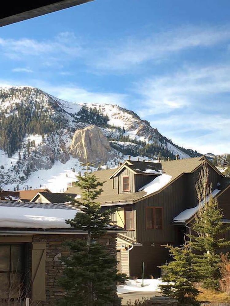 The Lodges by 8th Hole - Year-round Fun