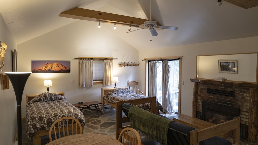 Whittaker's Motel & Historic Bunkhouse