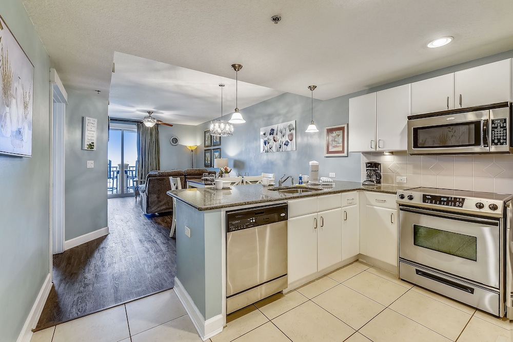 Grand Panama Beach Resort by Book That Condo