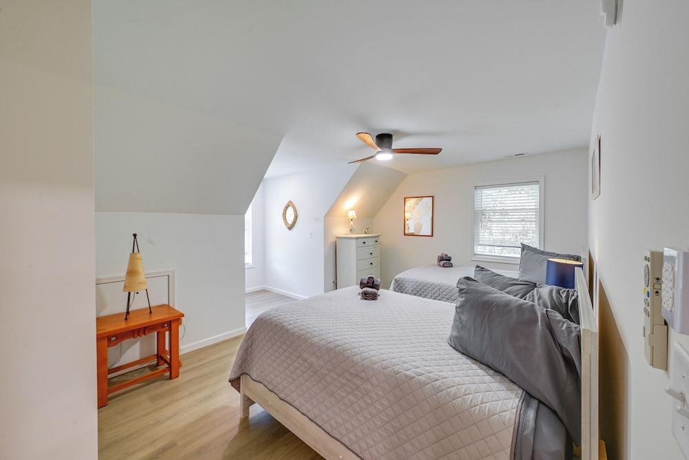 4 Mi to Rehoboth Beach: Cozy Coastal Apt!