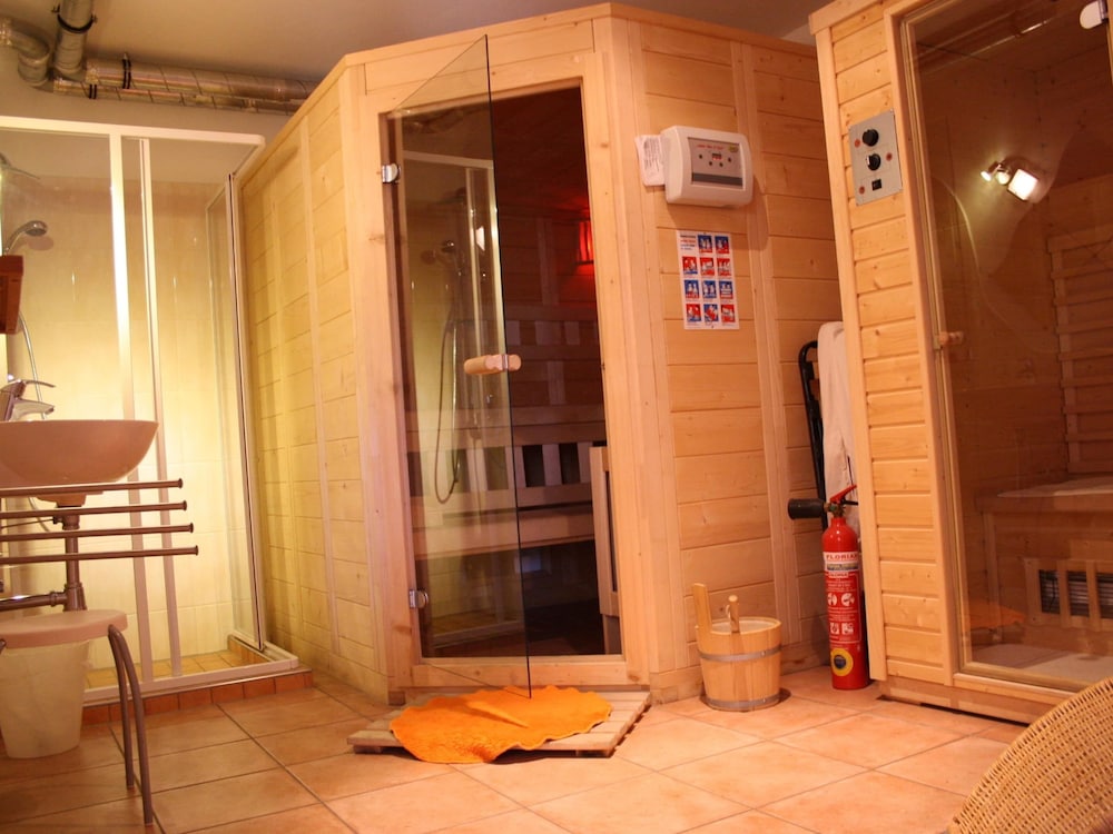 Spacious Chalet in Piesendorf With Sauna