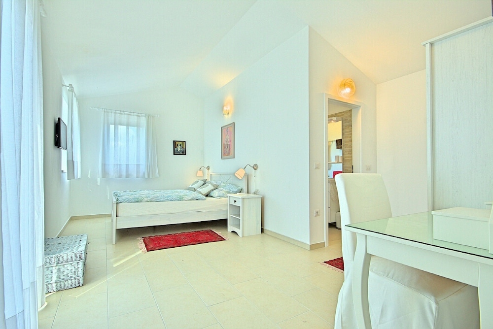 Peaceful Villa in Sveti Lovrec With Swimming Pool view 4