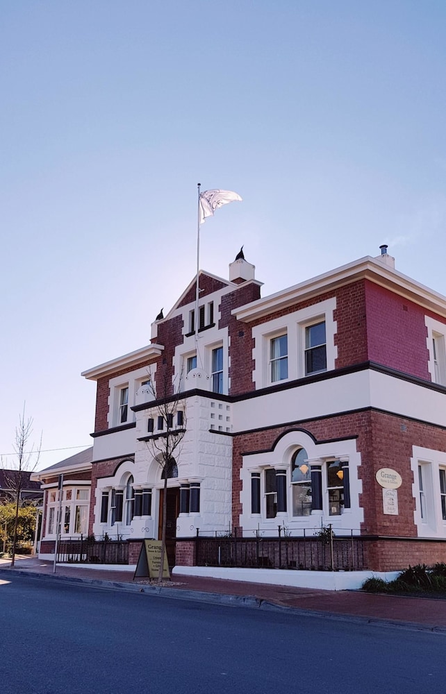 Cygnet Old Bank B & B Cafe & Gift Store