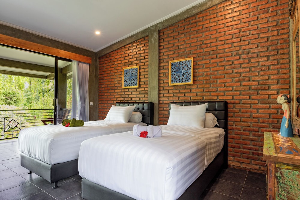 Alamanda Lovina Resort