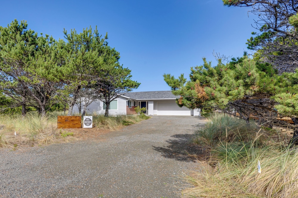 1/8 Mi to Neskowin Beach! Cozy Oregon Coast Home
