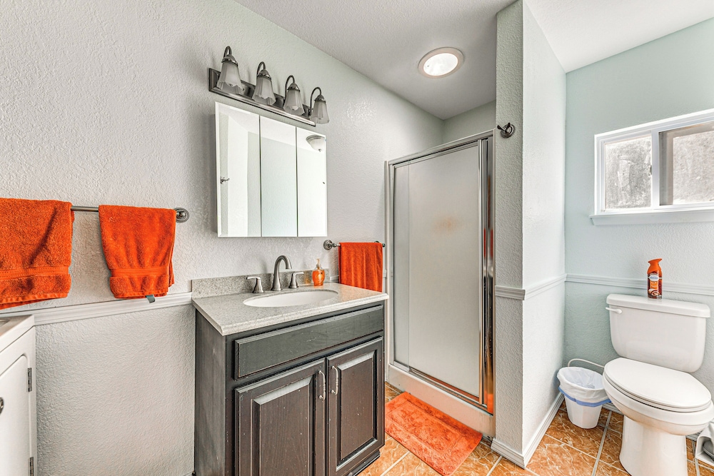 1 Mi to Alto Lake: Mtn-view Home w/ Large Yard!