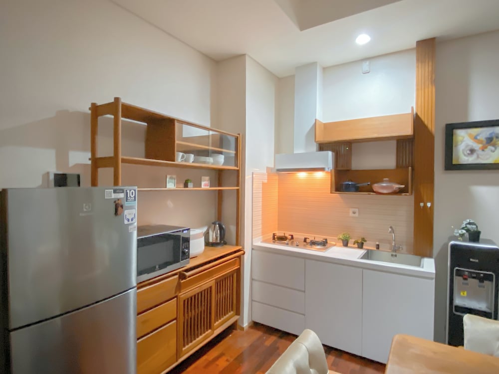 Warm And Cozy 2Br At Samara Suites Apartment