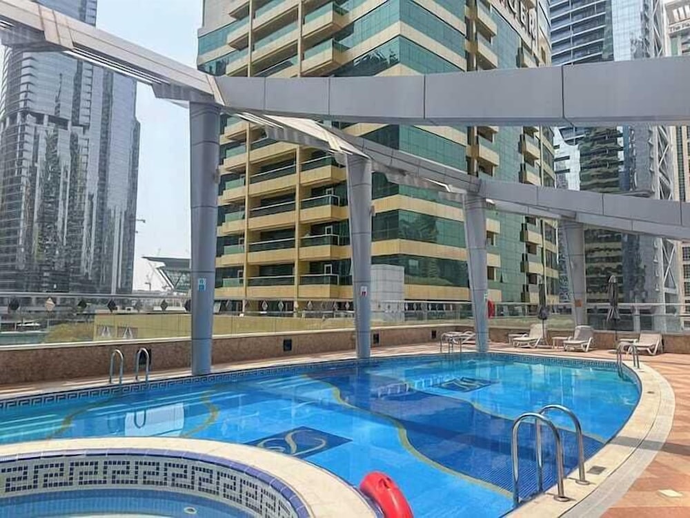 Luxury Stay in JLT Near Metro & JBR