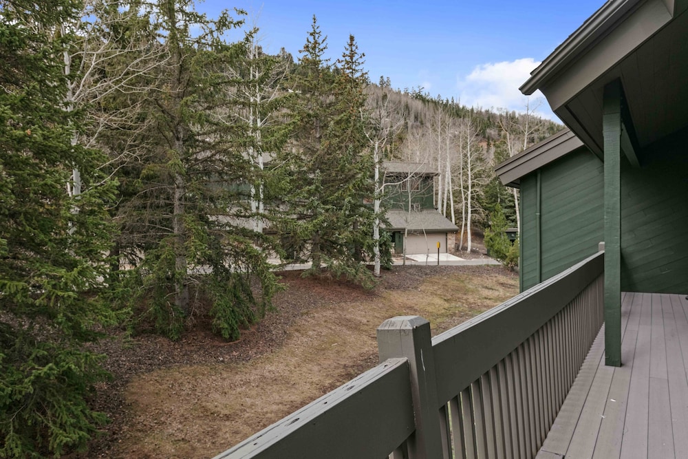 1617 - Six Bedroom plus Den Lakeside 6 Condo