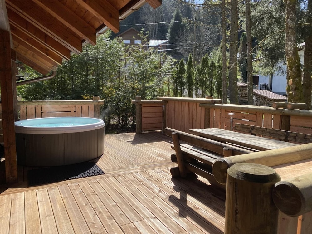 LE Renne Chalet en Bois au Calme Avec SPA Jacuzzi