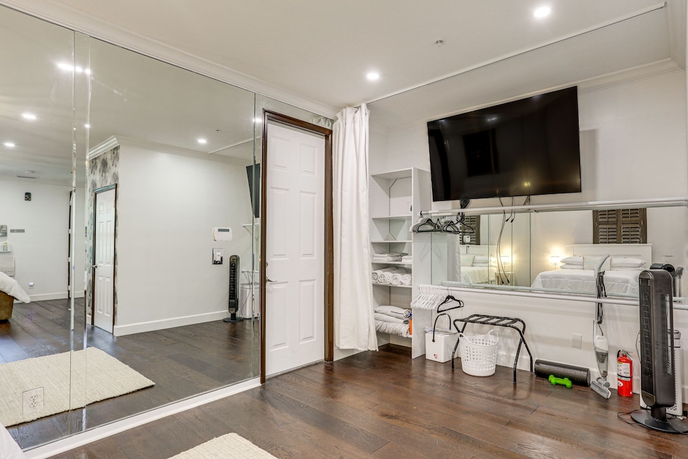 Pet-friendly Studio: 6 Mi to Jupiter Beach Park! view 5