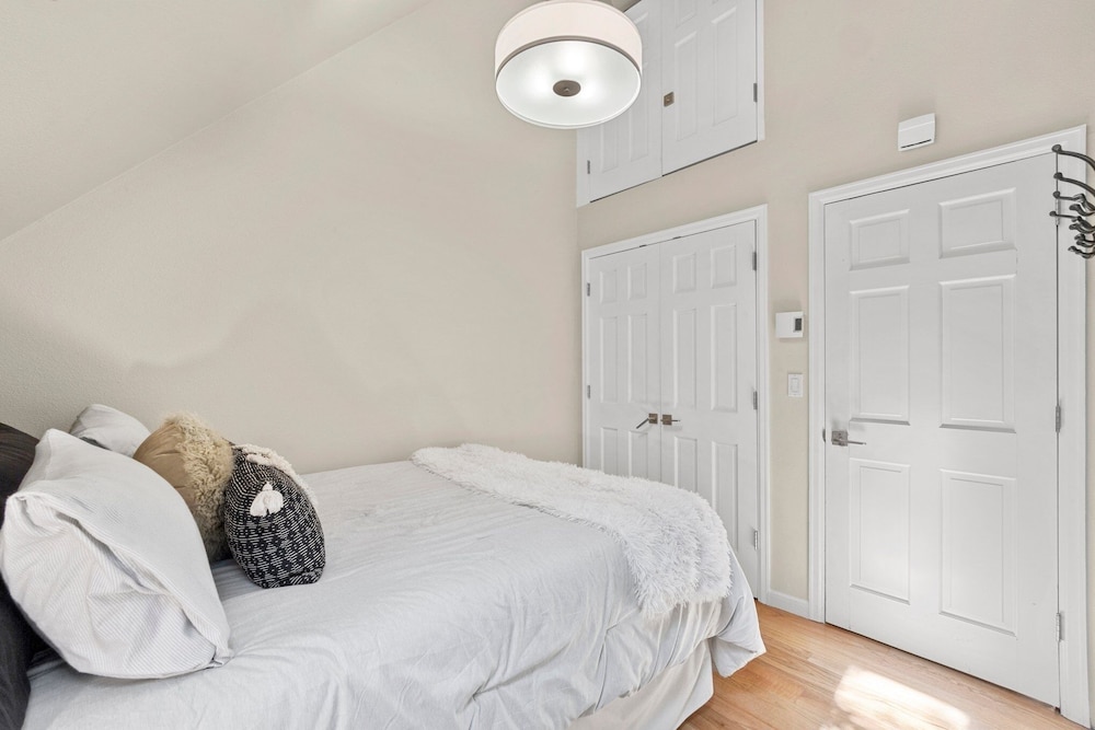 Eira House 2 Bedroom Condo