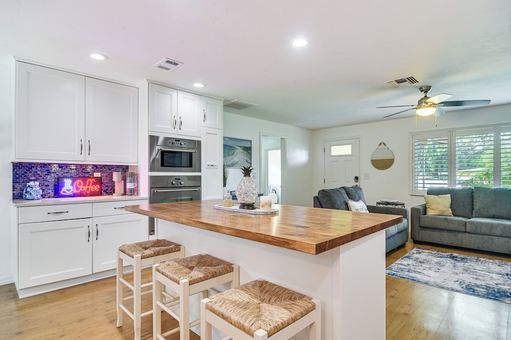 Outdoor Oasis, 4 Mi to Beach: Largo Family Escape!
