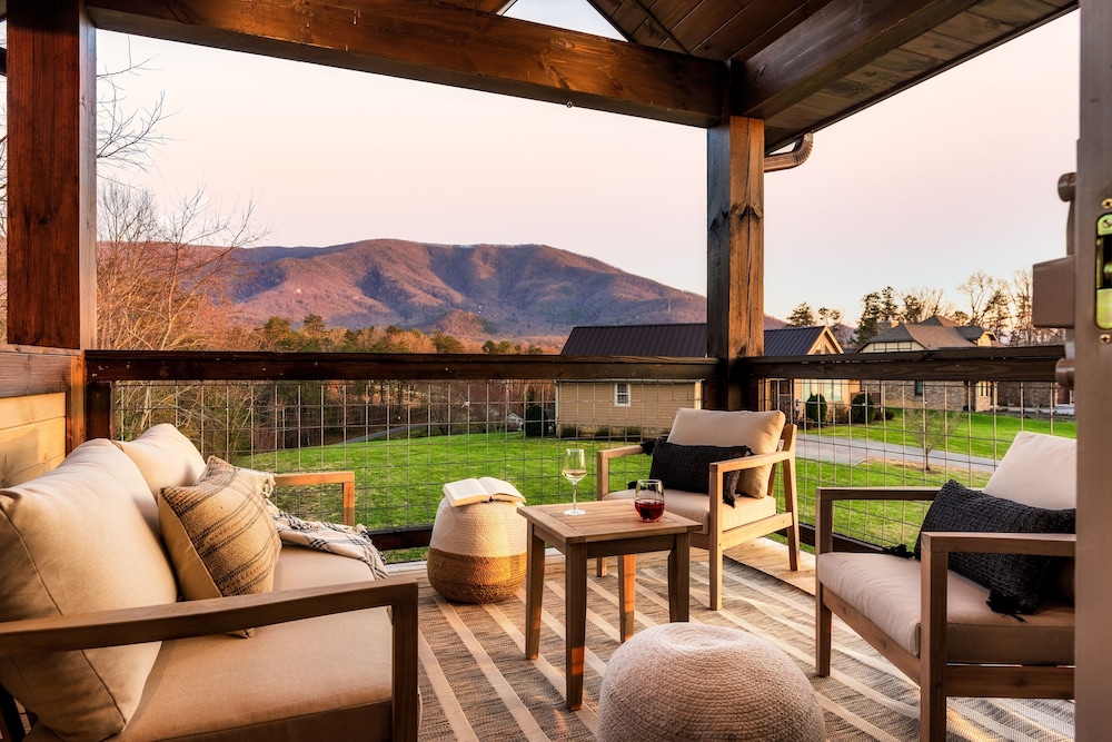 The Luxe 4 Bedroom Cabin