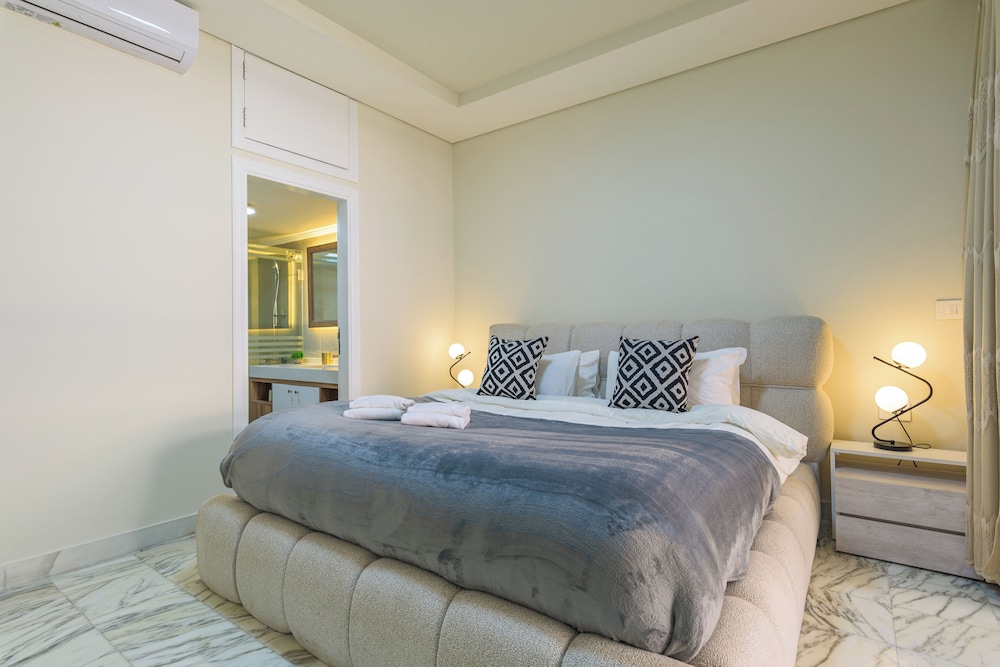 Crest - 3 Bedroom Apartment in Hamra