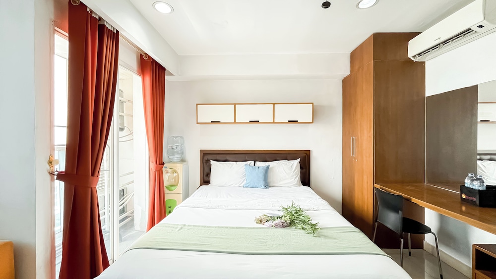 Modern Pop Urban Studio At Tamansari The Hive Apartment