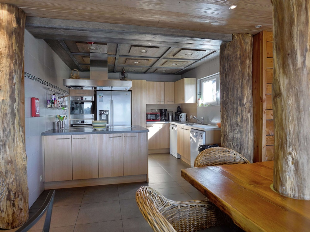 Luxurious Holiday Home in Stoumont With Pool & Bar view 3