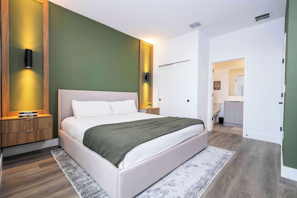 Stylish Home Near Disney Themed Rooms Pool