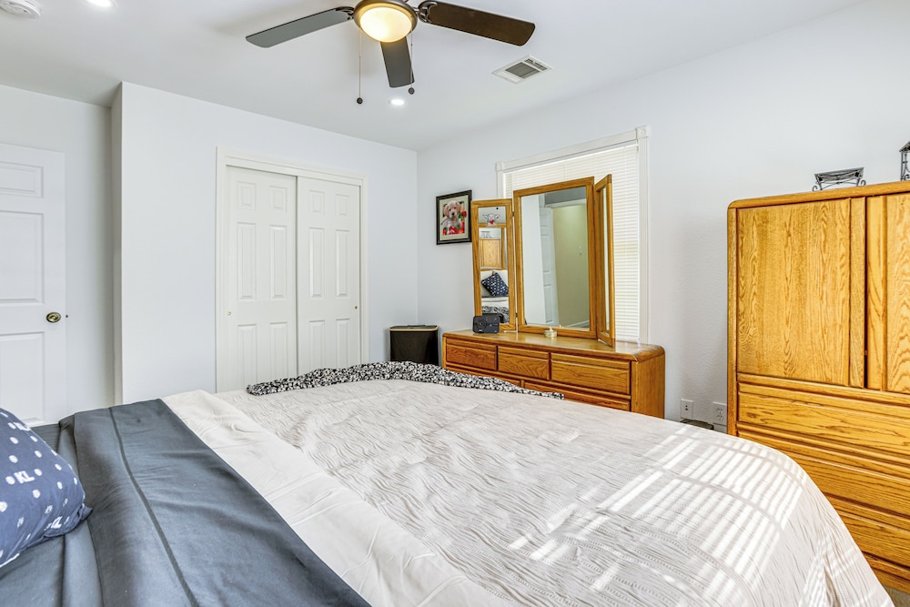 7 Mi to Dtwn Houston: Family Home w/ Patio & Yard