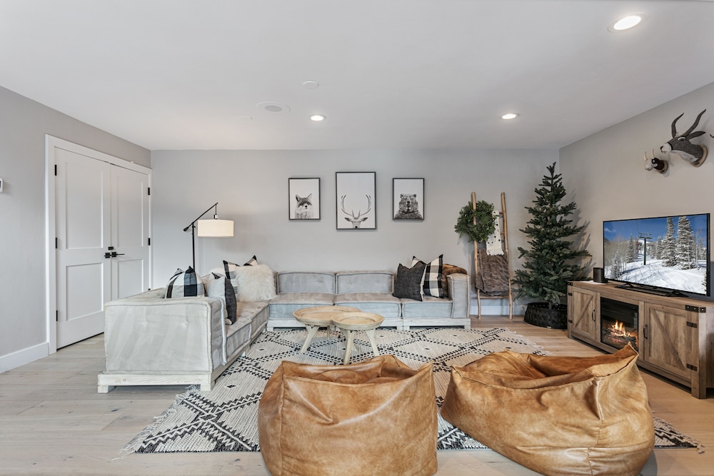 1207 - Four Bedroom with Spa Pinnacle 4 Condo