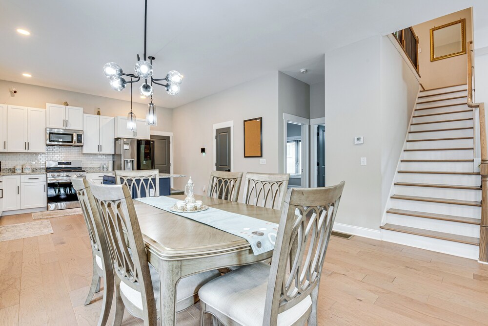 5 Mi to Dtwn Atl: Home w/ Office & Large Backyard!
