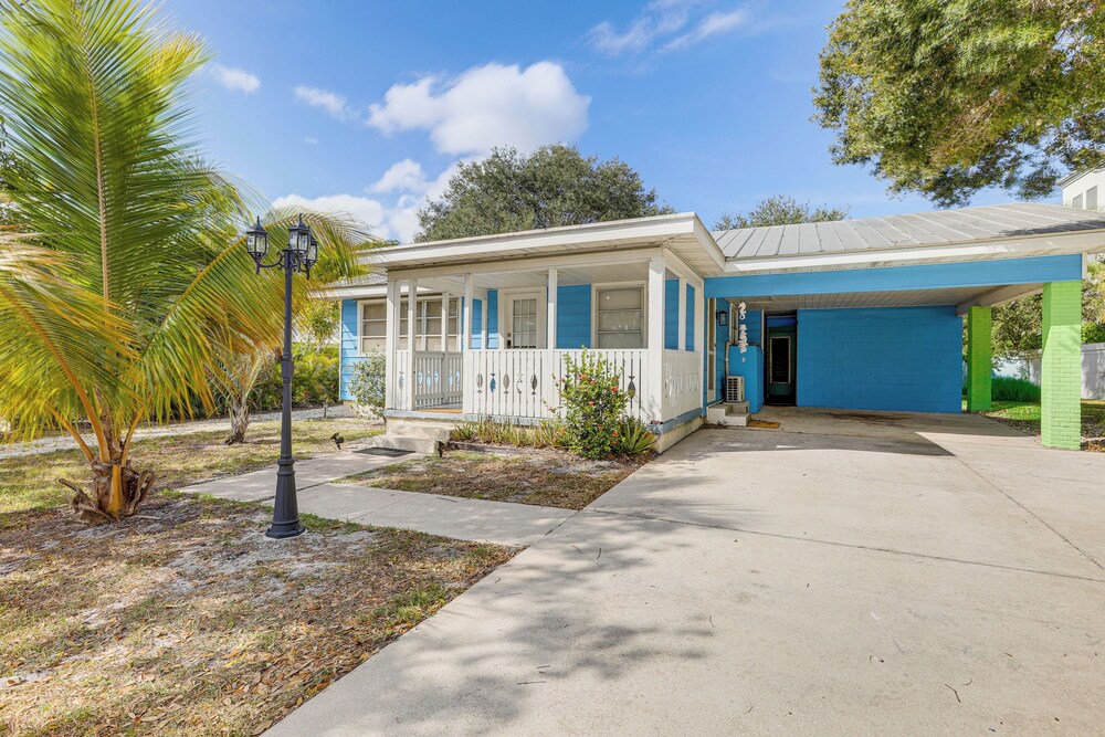 Walk to Shops & Dining: Downtown Stuart Home!