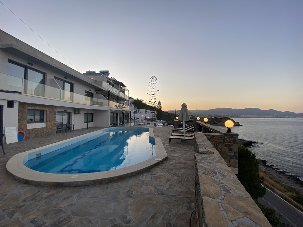 Ostria Apartments