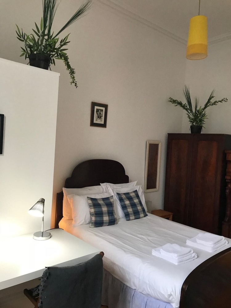 Traditional Apartment oer the Meadows