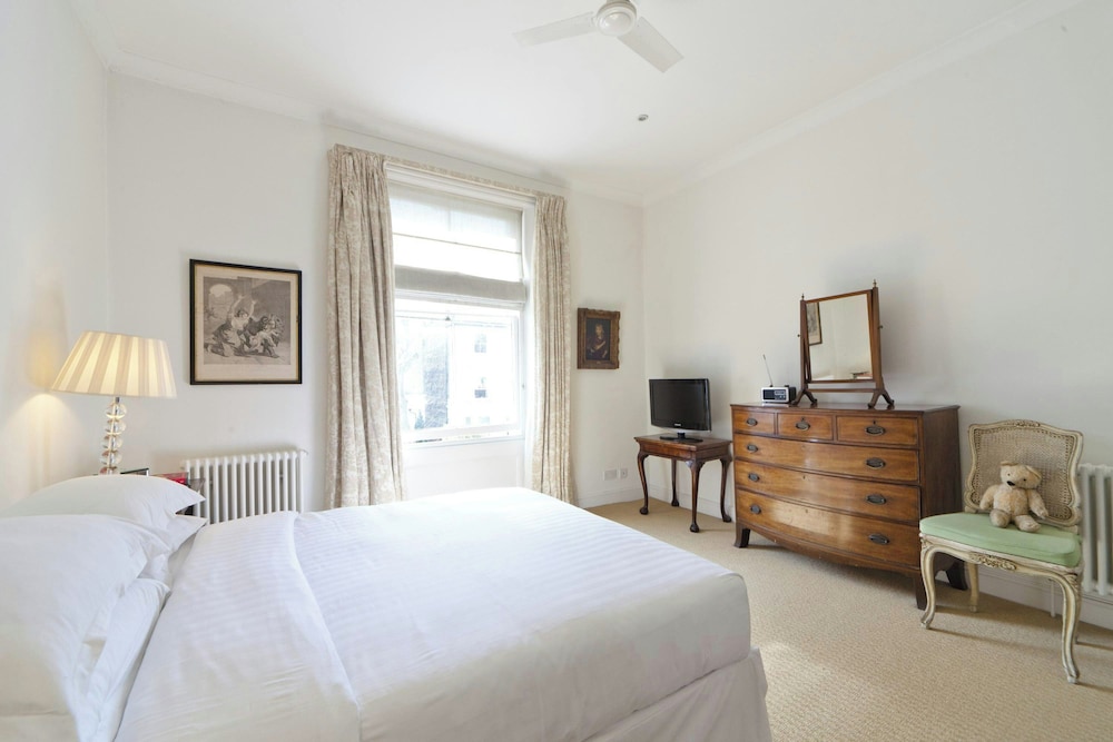 Bassett Road IV by Onefinestay