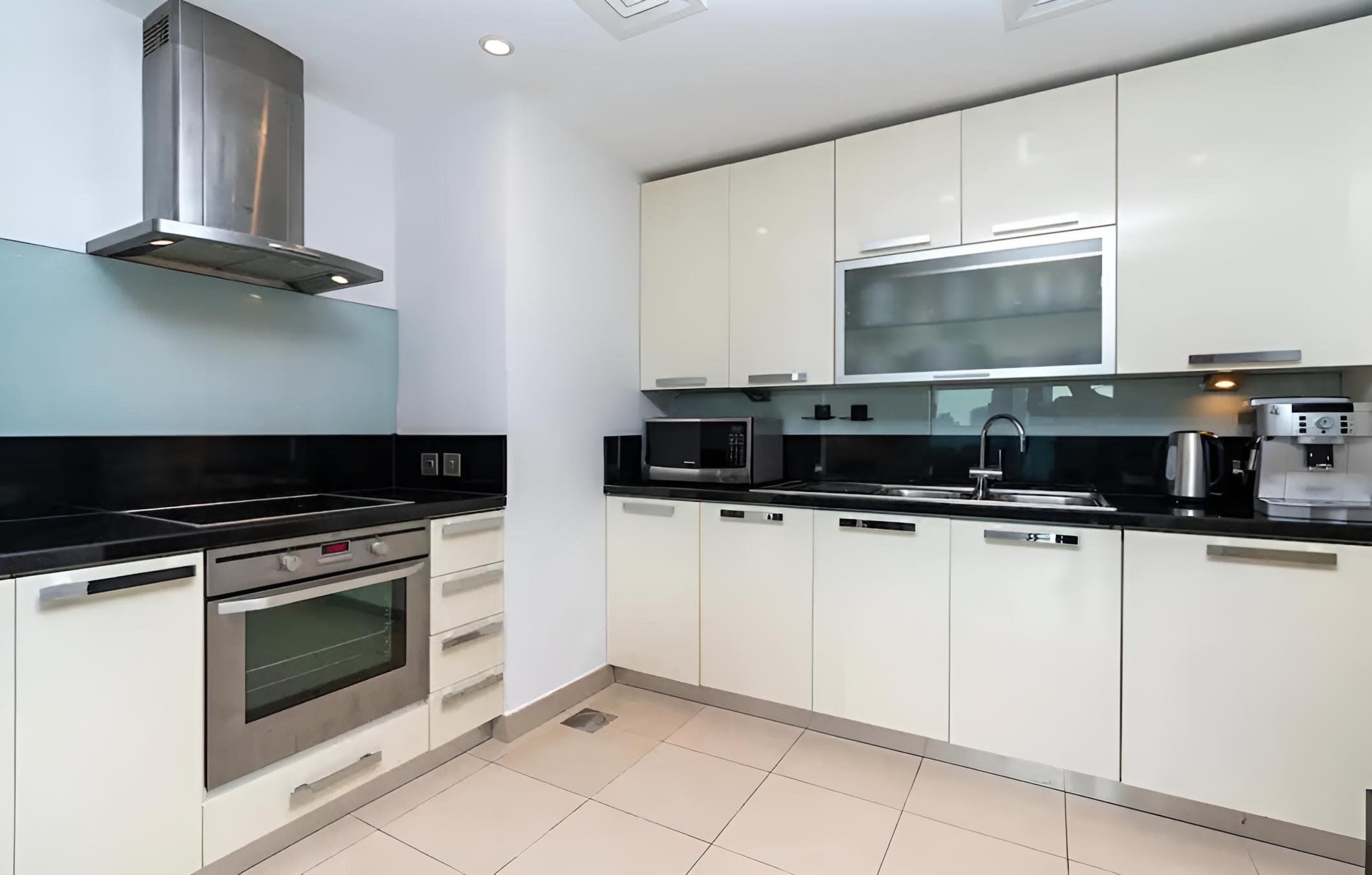 Cozy 2bdr in Jumeirah Lakes Towers