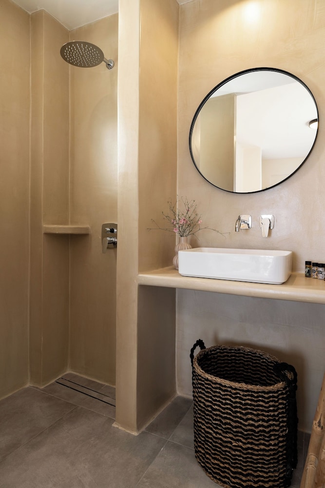 MAEVA Santorini Suites