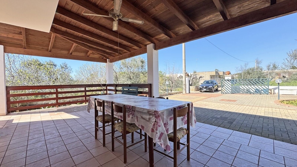 Villa Ulivo Sleeps 7 Garden Close to the sea