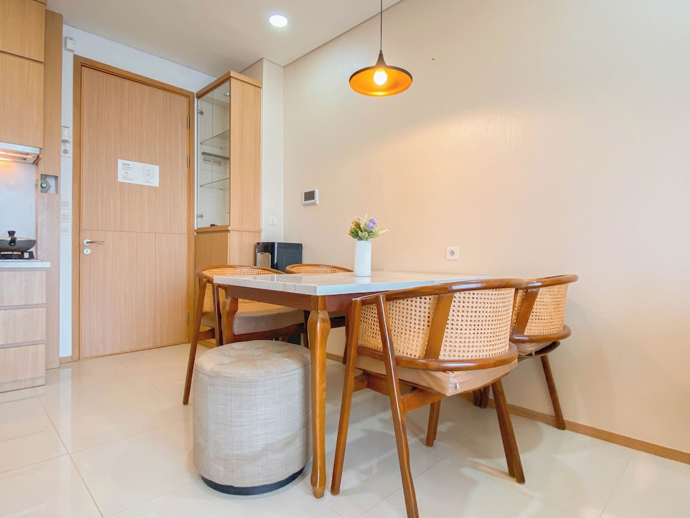Warm Contemporary 2Br Apartment At Samara Suites