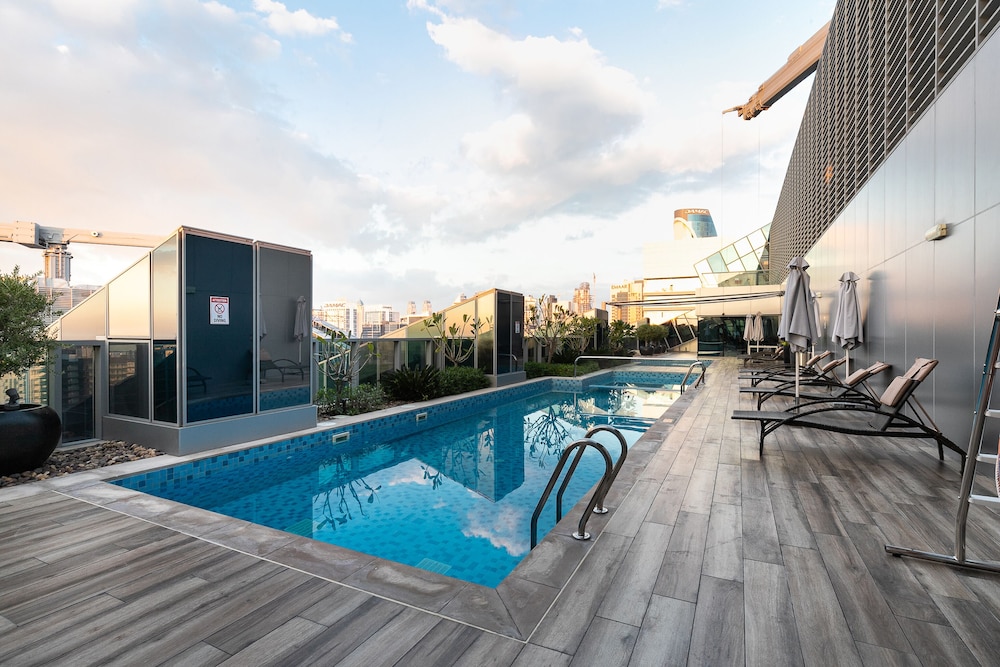GLOBALSTAY. J One Tower Apartments